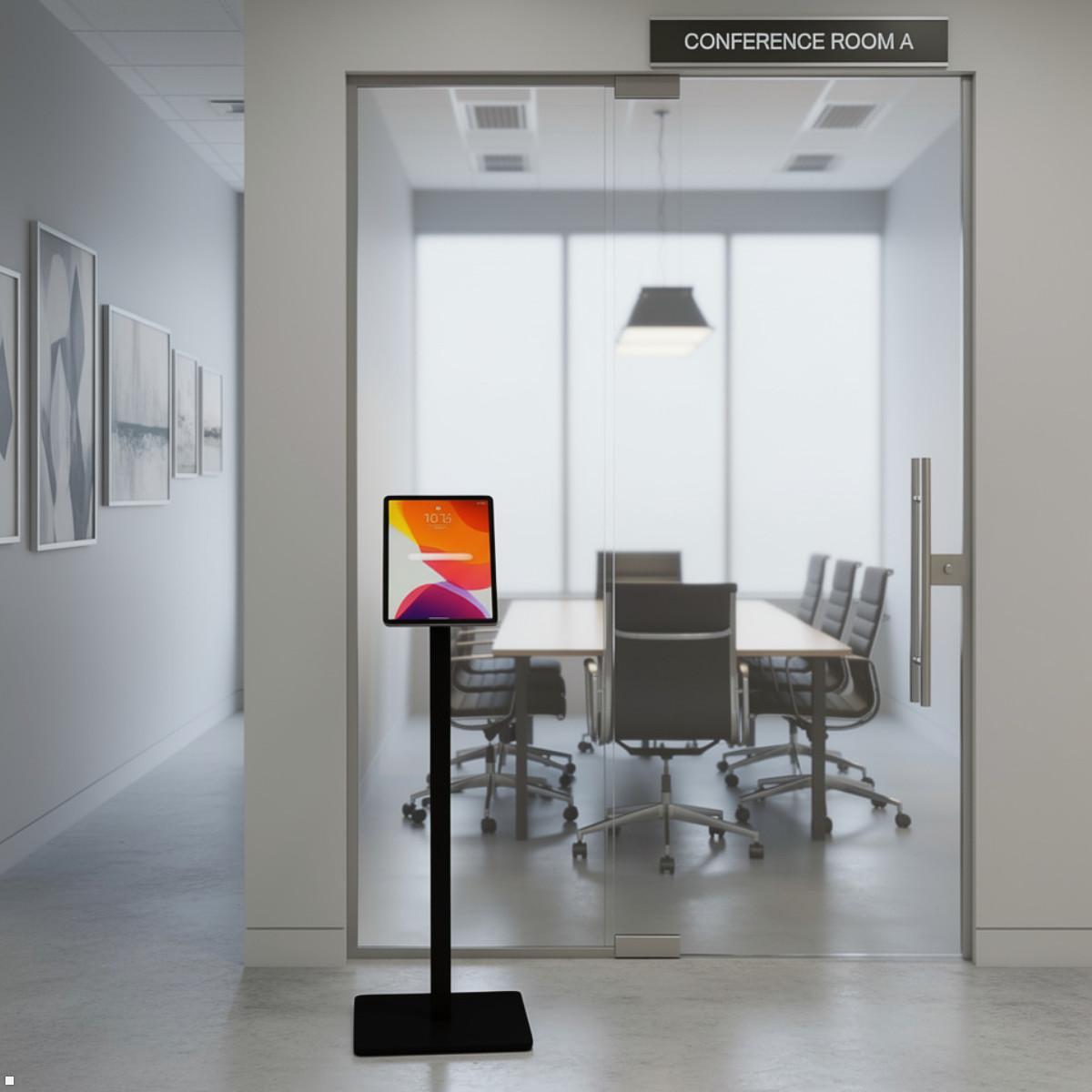 TabLines TBS013 Tablet Bodenständer, eckig, Anwendungsbeispiel Büro