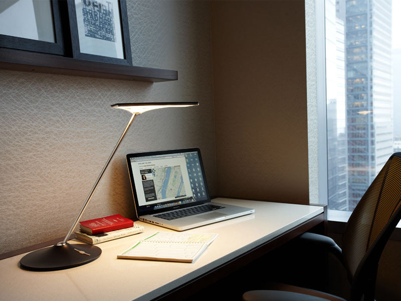 Humanscale Horizon LED Schreibtischleuchte HNBUW weiß
