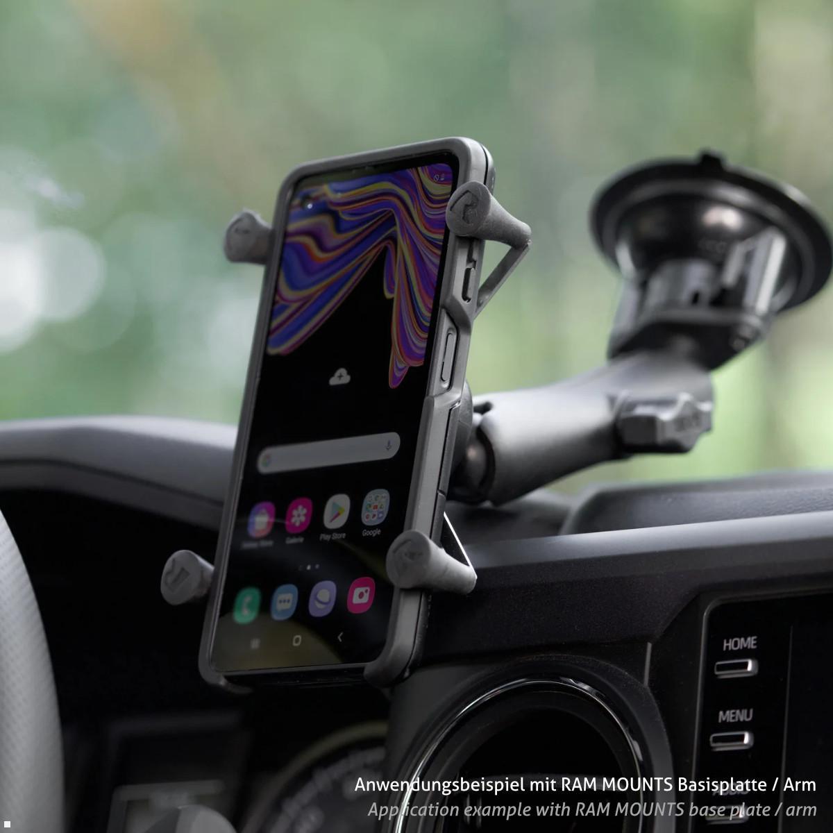RAM Mounts X-Grip Smartphone Halteklammer, B-Kugel (RAM-HOL-UN7BU), schwarz Anwendungsbeispiel Auto RAM Mounts X-Grip Smartphone Halteklammer, B-Kugel (RAM-HOL-UN7BU), schwarz Anwendungsbeispiel Auto