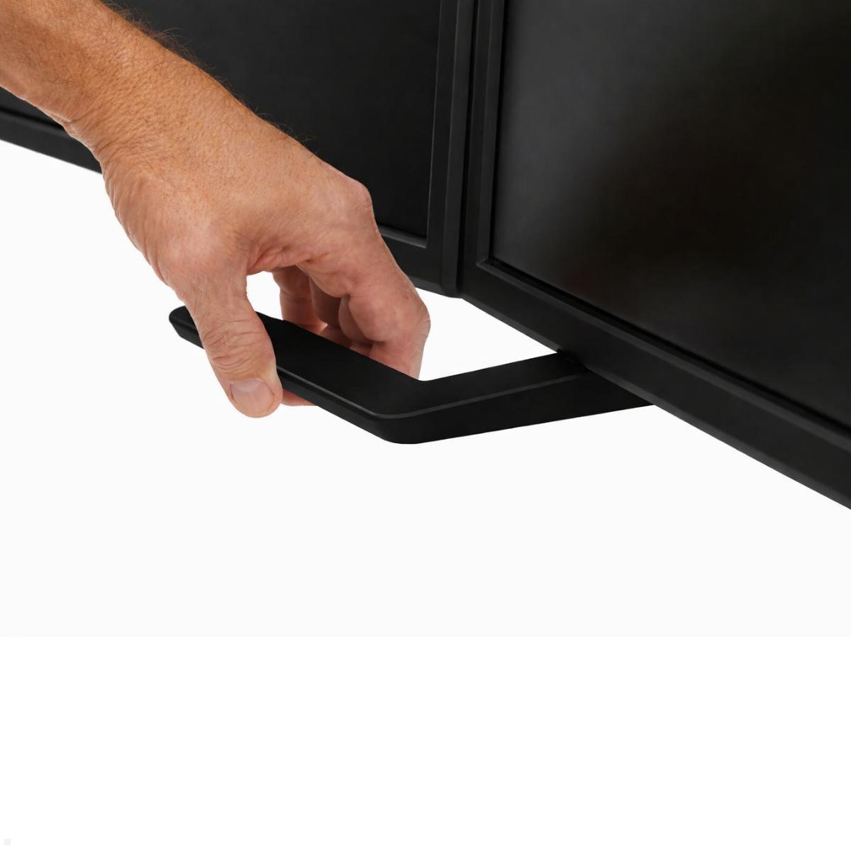 Ergotron HX Arm Monitorhalterung für 3 Monitore schwarz (45-009-003), Haltegriff zum Bewegen der Monitore