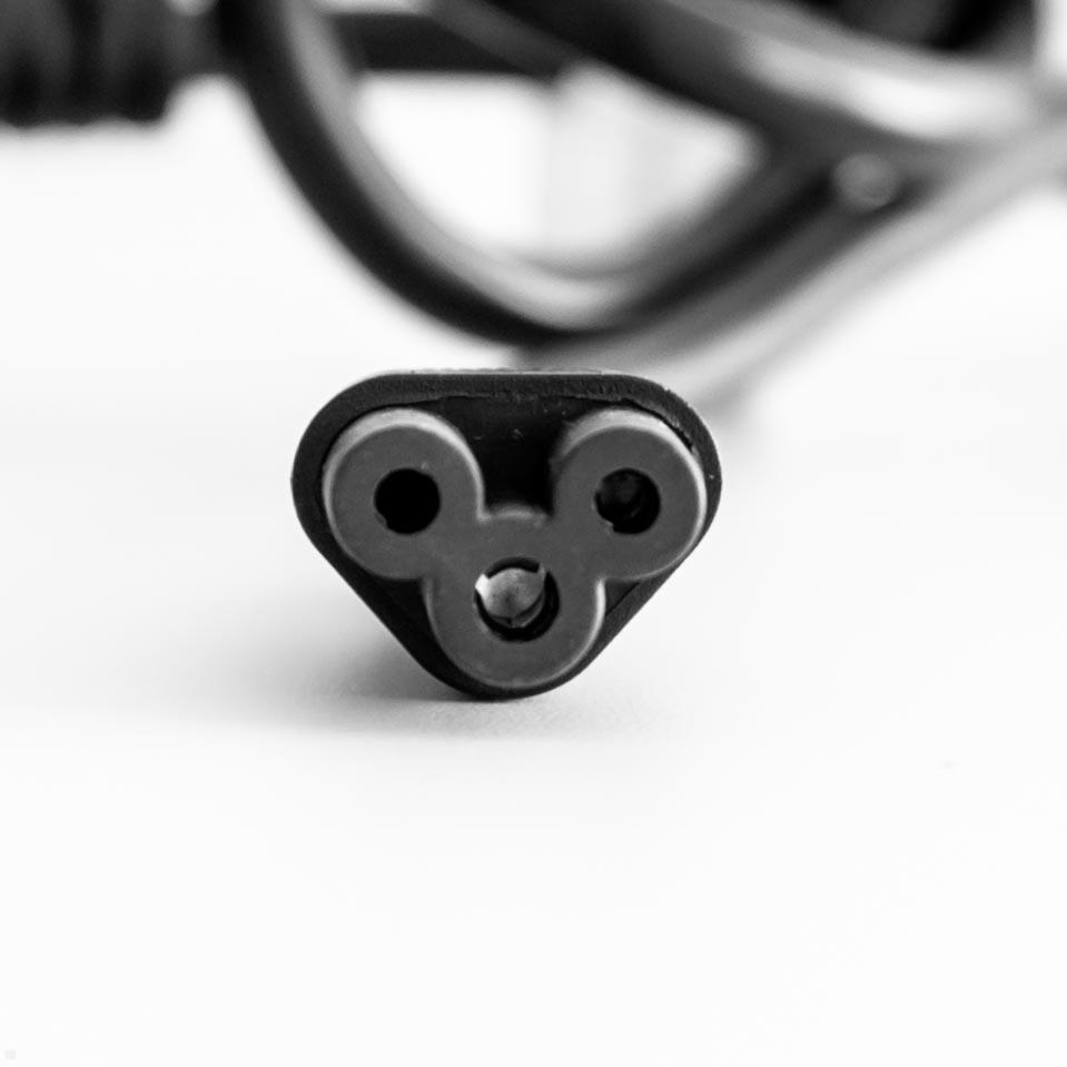 Bachmann Anschlusskabel Kabel IEC C5 Steckdose auf UK Stecker (304.1055), Detailsansicht IEC C5 Bachmann Anschlusskabel Kabel IEC C5 Steckdose auf UK Stecker (304.1055), Detailsansicht IEC C5