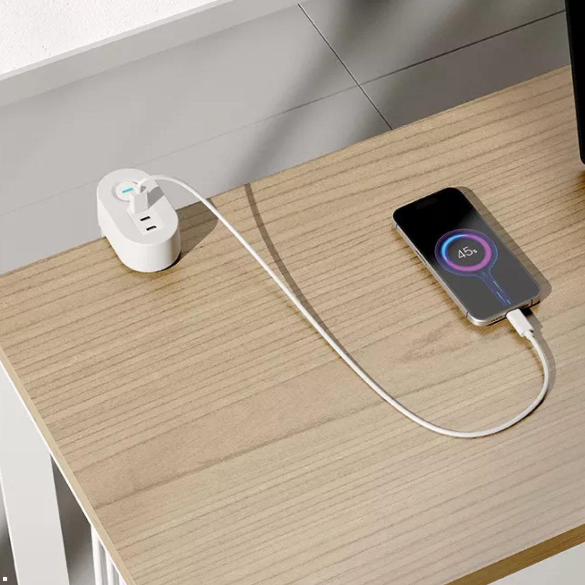 Neomounts DS22-840WH6 Tischsteckdose mit Klemme und USB A/ C, Anwendungsbeispiel