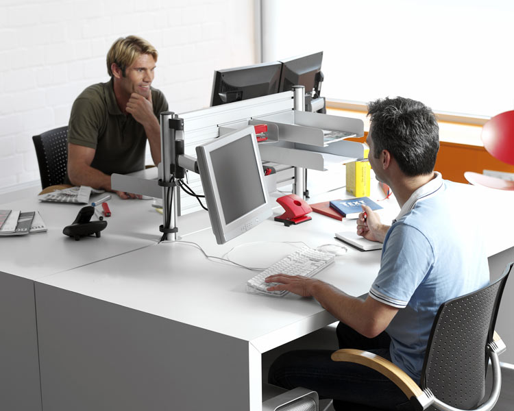 Novus Slatwall Elemente 120 mit TSS-Säule mit Tischklemme (974+1205+000) Novus Slatwall Elemente 120 mit TSS-Säule mit Tischklemme (974+1205+000)