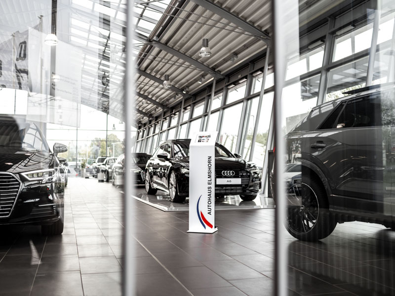 TabLines TBS079 Design Tabletständer hoch Apple iPad Air 10.5 (3. Gen.) Anwendung Autohaus TabLines TBS079 Design Tabletständer hoch Apple iPad Air 10.5 (3. Gen.) Anwendung Autohaus