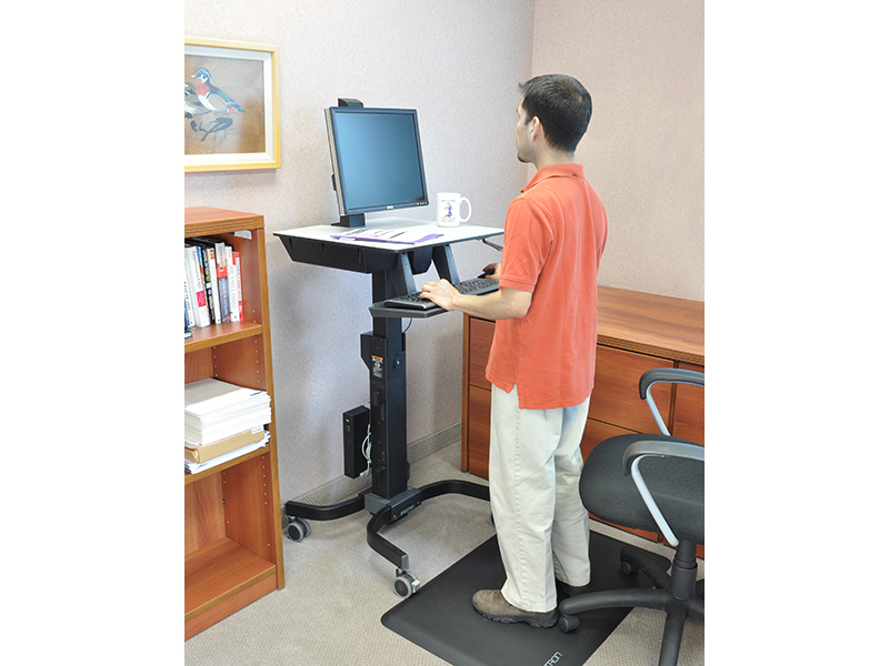 Ergotron WorkFit-C Steh-Sitz-Arbeitsplatz, Single Monitor HD (24-216-085) Anwendung
