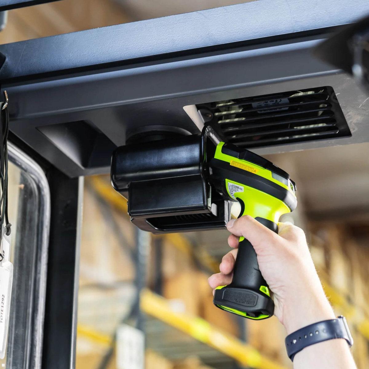 RAM Mounts Power Grip Universal Magnet Scanner Halteschale im Einsattz