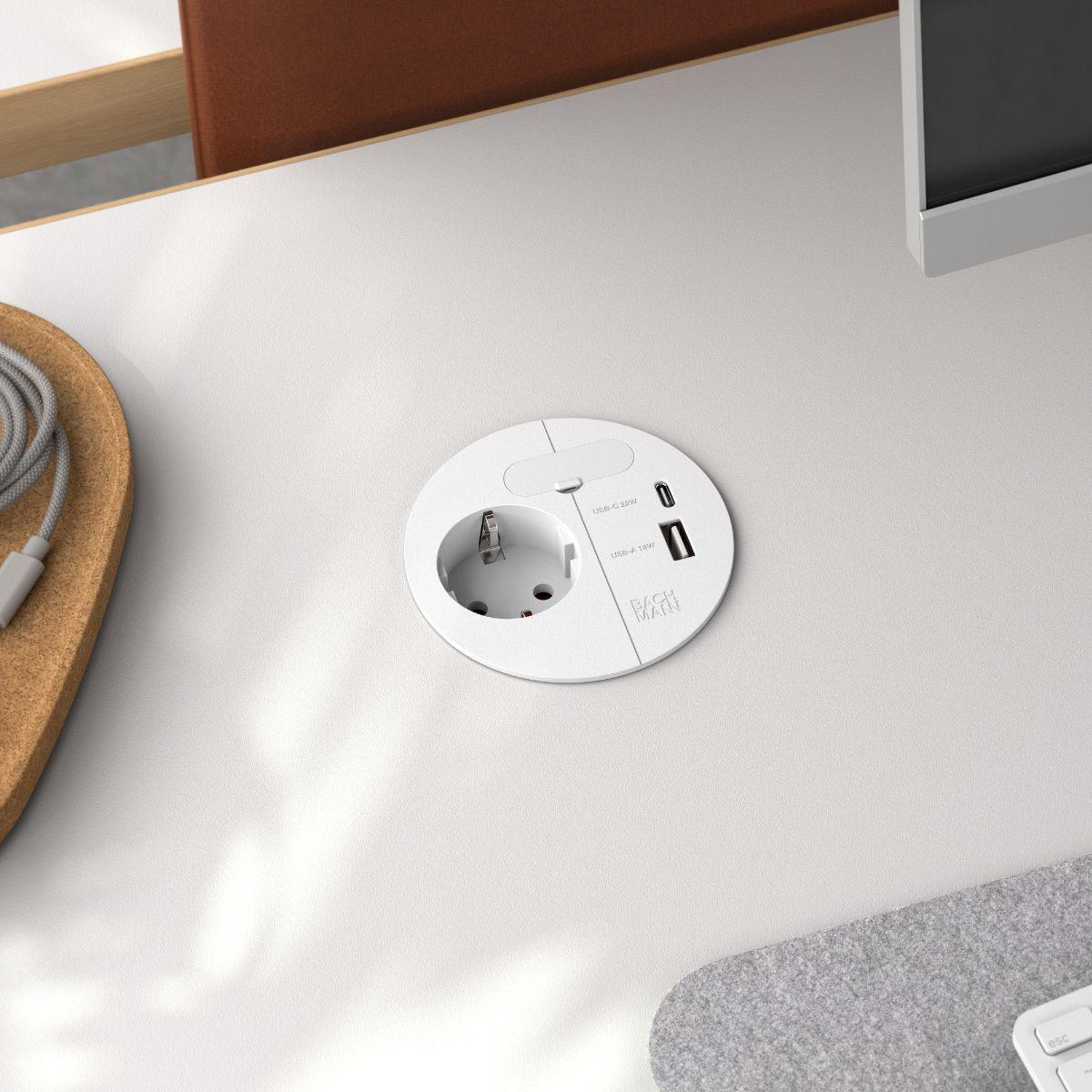 Bachmann LOOP IN CHARGE Steckdose USB A/C Winkelstecker, weiß (938.301), Anwendungsbeispiel Bachmann LOOP IN CHARGE Steckdose USB A/C Winkelstecker, weiß (938.301), Anwendungsbeispiel