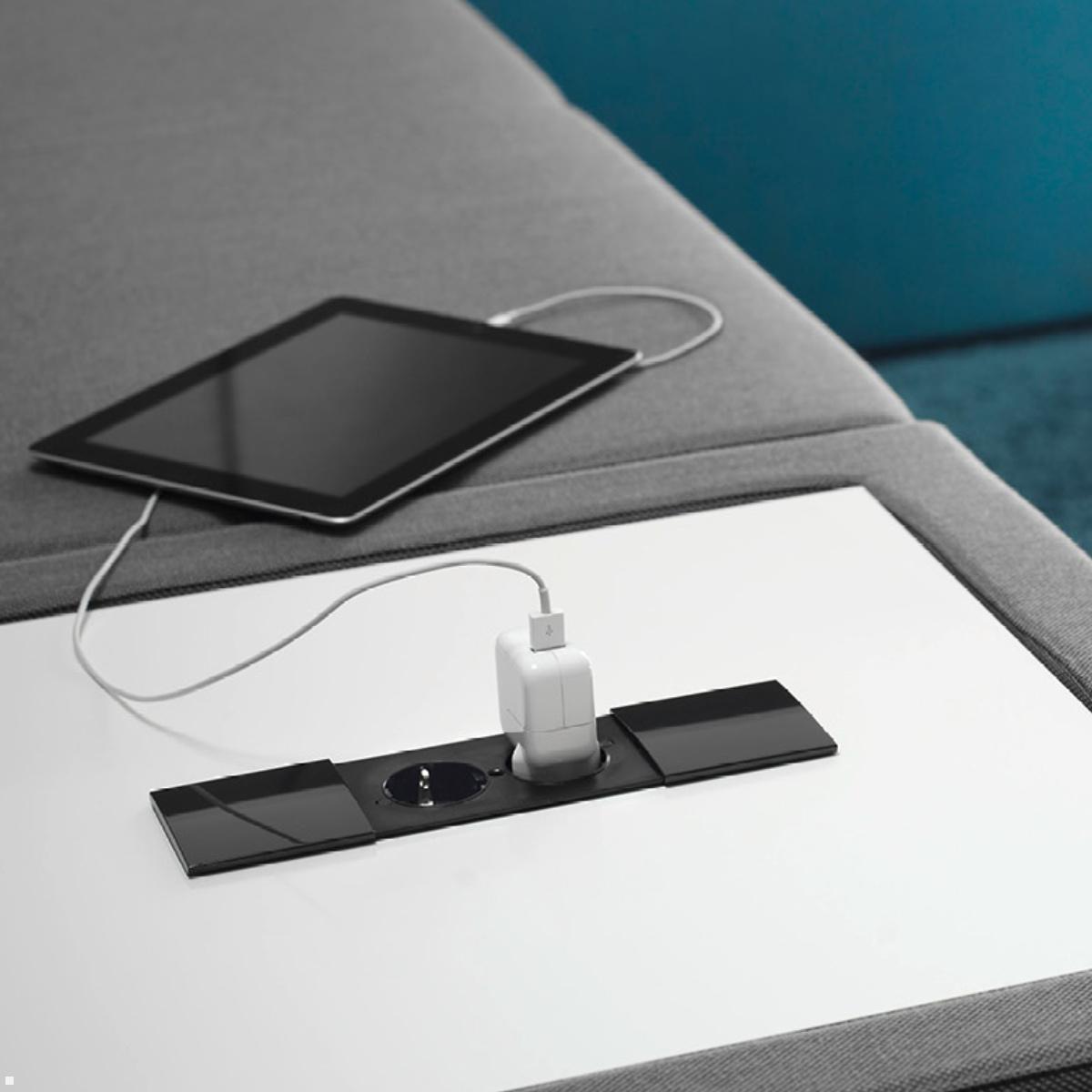 Bachmann DUE Einbausteckdose 1x Steckdose, 1x USB-C Modul, Deckel, Anwendungsbeispiel