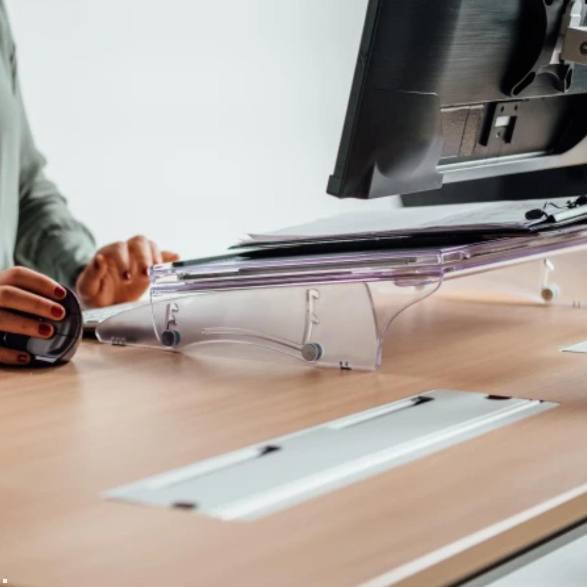BakkerElkhuizen FlexDesk 640 Dokumentenhalter mit Lupenlineal (BNEFDESK640CR), Anwsendung im Büro