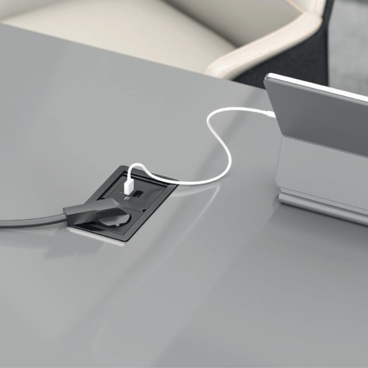 TecLines TMS003 Multifunktionssteckleiste 1x Steckdose, 1x USB A/C 45W, eingebaut im Schreibtisch