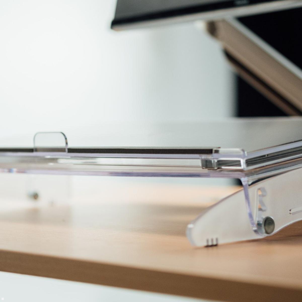 BakkerElkhuizen FlexDesk 640 Dokumentenhalter mit Lupenlineal (BNEFDESK640CR), Beispiel