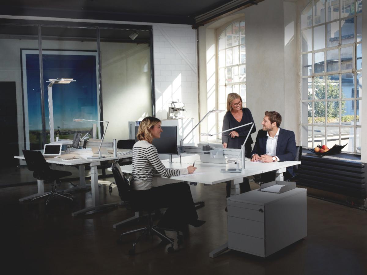 Novus Attenzia task LED Tischlampe Standfuß schwarz (740+1298+000) Anwendung Mehrplatzsysterm Novus Attenzia task LED Tischlampe Standfuß schwarz (740+1298+000) Anwendung Mehrplatzsysterm