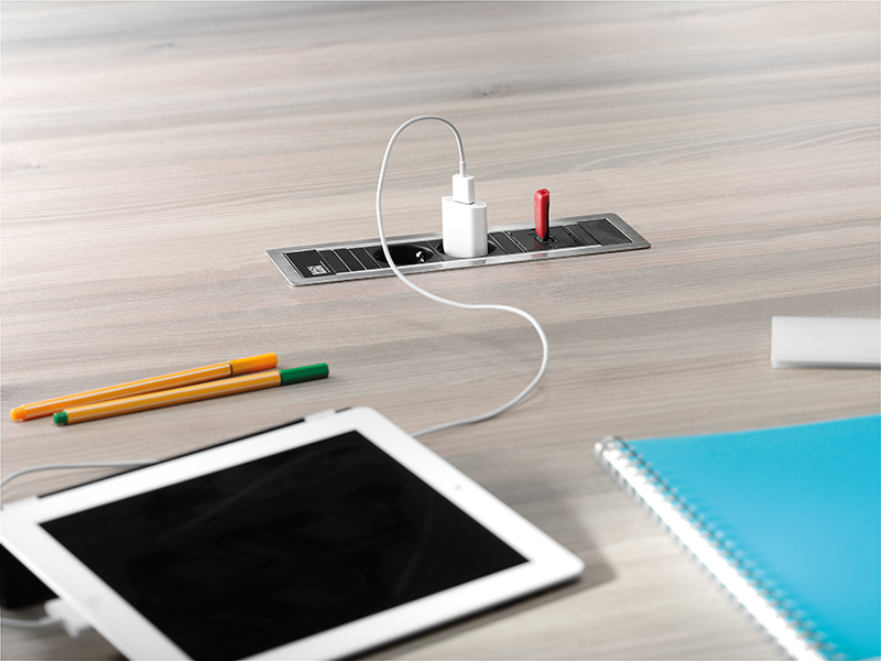 Bachmann Power Frame 3-fach 2x Steckdose USB Charger (916.0040), Abb. ähnlich Bachmann Power Frame 3-fach 2x Steckdose USB Charger (916.0040), Abb. ähnlich