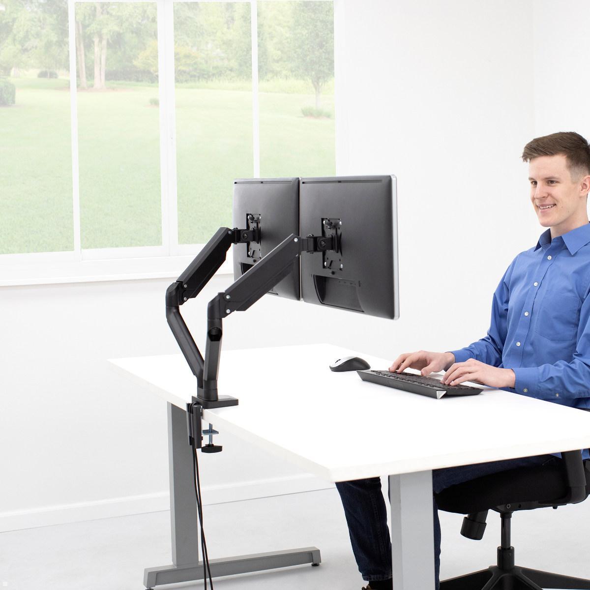 Fellowes Monitorarm Platinum für 2 Monitore nebeneinander, Anwendungsbeispiel