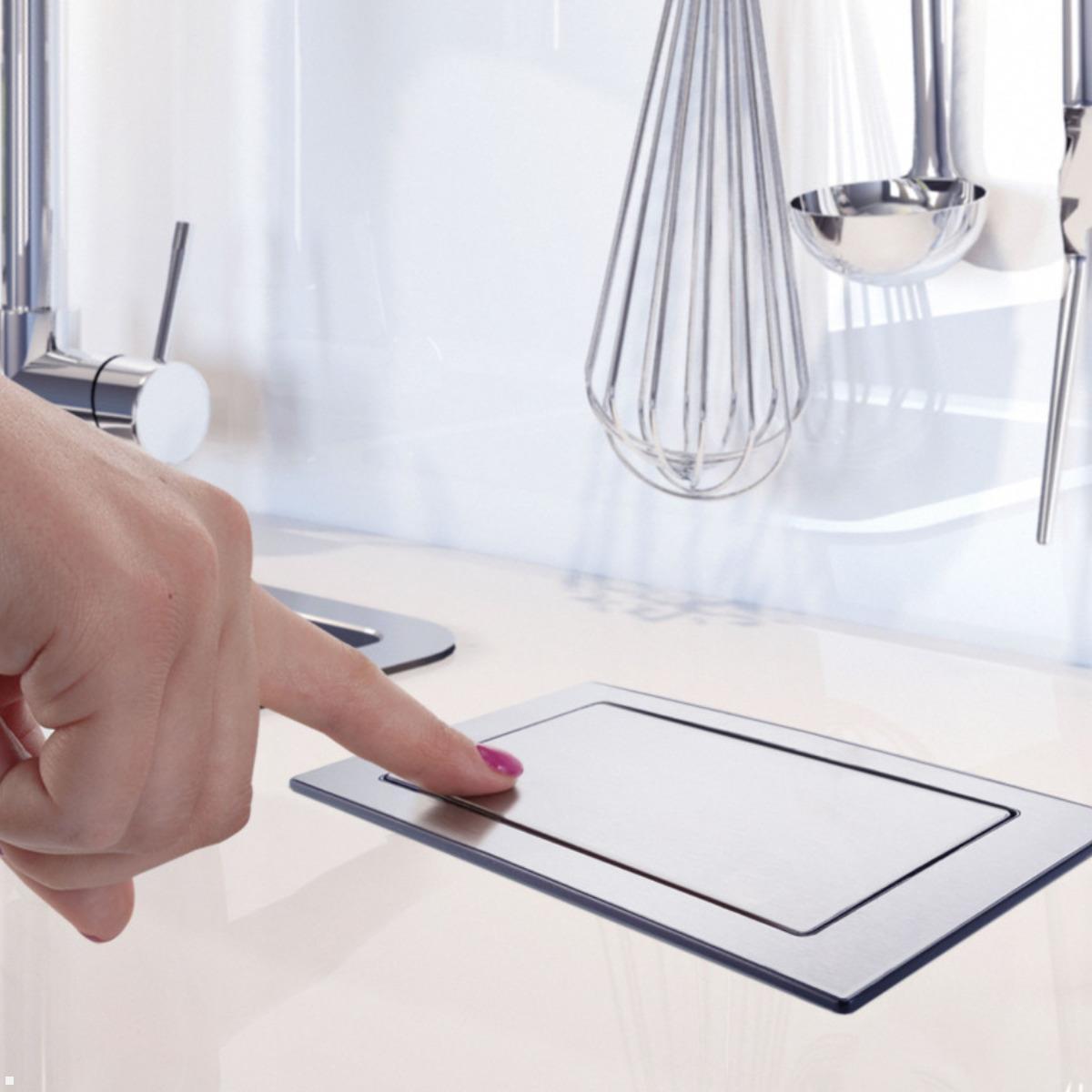 EVOLine BackFlip mit PlugFix, 2x Steckdose mit USB-C Charger, mit Fingerdruck öffnen