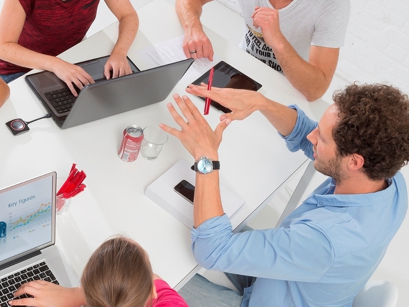 Barco ClickShare CSE-200 Präsentationssystem kabellos für mittlere Räume, Inhalte drahtlos teilen