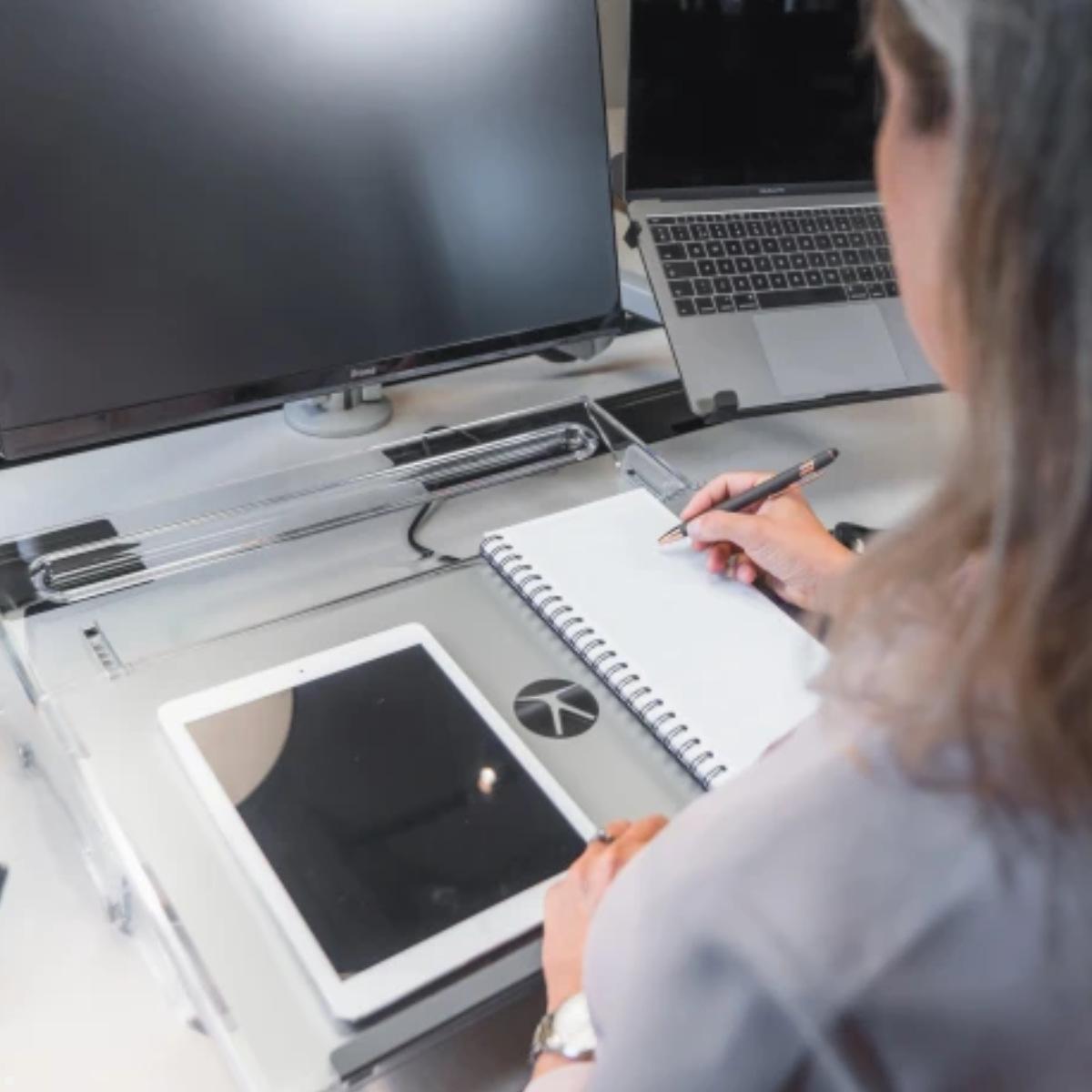 BakkerElkhuizen FlexDesk 640 Dokumentenhalter mit Lupenlineal (BNEFDESK640CR), Ablage für Tablet