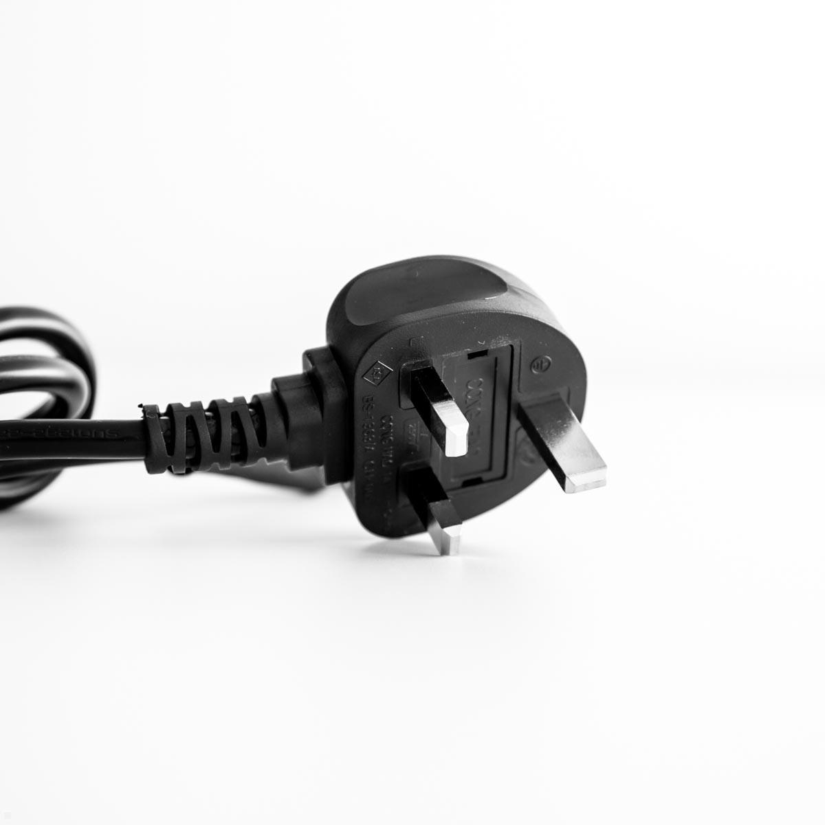Bachmann Anschlusskabel Kabel IEC C5 Steckdose auf UK Stecker (304.1055), Detailansicht Stecker