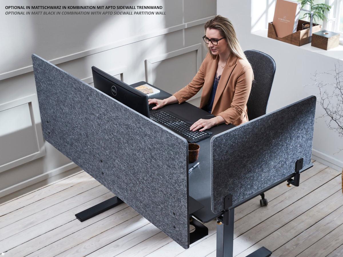 APTO Filz Schreibtisch Trennwand 110x60x1cm mit Tischklemmen, mattschwarz Open Space Office APTO Filz Schreibtisch Trennwand 110x60x1cm mit Tischklemmen, mattschwarz Open Space Office