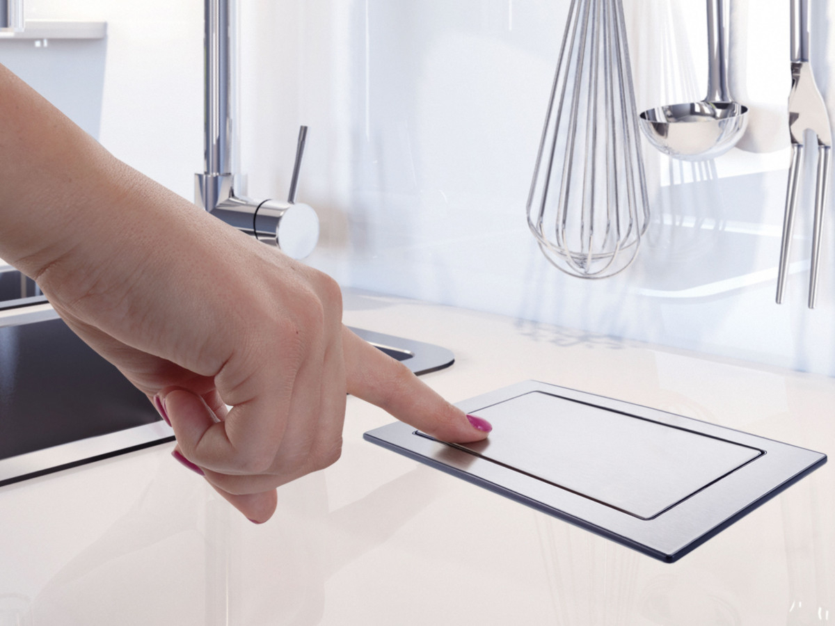 EVOLine BackFlip Cuisine 2x Steckdose, 1x USB Charger Öffnung durch Fingerdruck EVOLine BackFlip Cuisine 2x Steckdose, 1x USB Charger Öffnung durch Fingerdruck