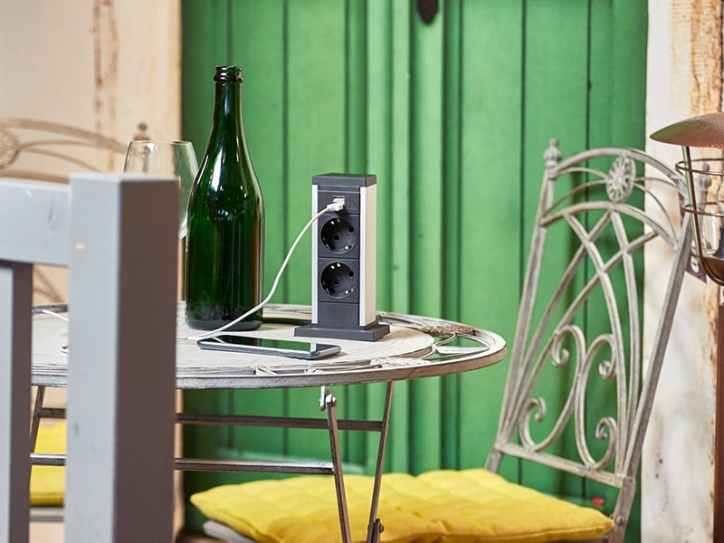 EVOline Up 2x Steckdose mit USB Charger, vertikale Ausrichtung EVOline Up 2x Steckdose mit USB Charger, vertikale Ausrichtung