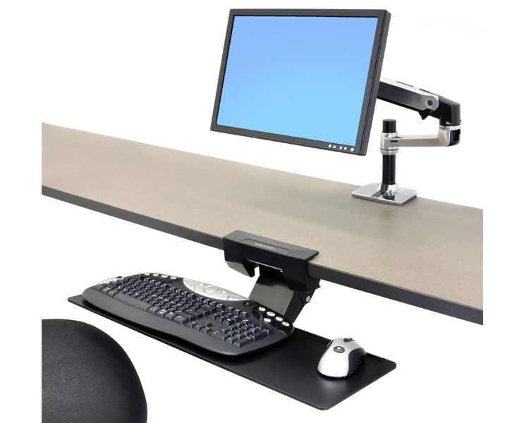 Ergotron Neo-Flex Untertisch Tastaturhalterung Tastaturauszug (97-582-009) Anwendungsbeispiel