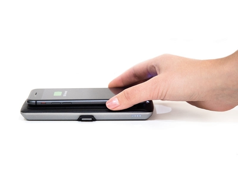miniBatt MB-PGOO kabellose Qi-Powerbank für Smartphones einfach Auflegen und laden