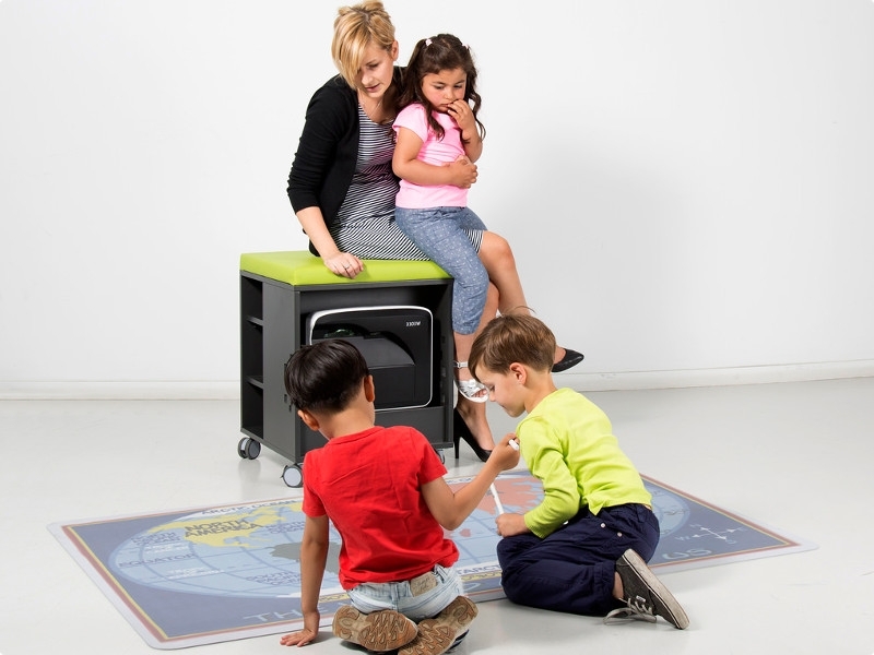 i3 Technologies mobile Bodenprojektion i3LIGHTHOUSE mit Bodenmatte