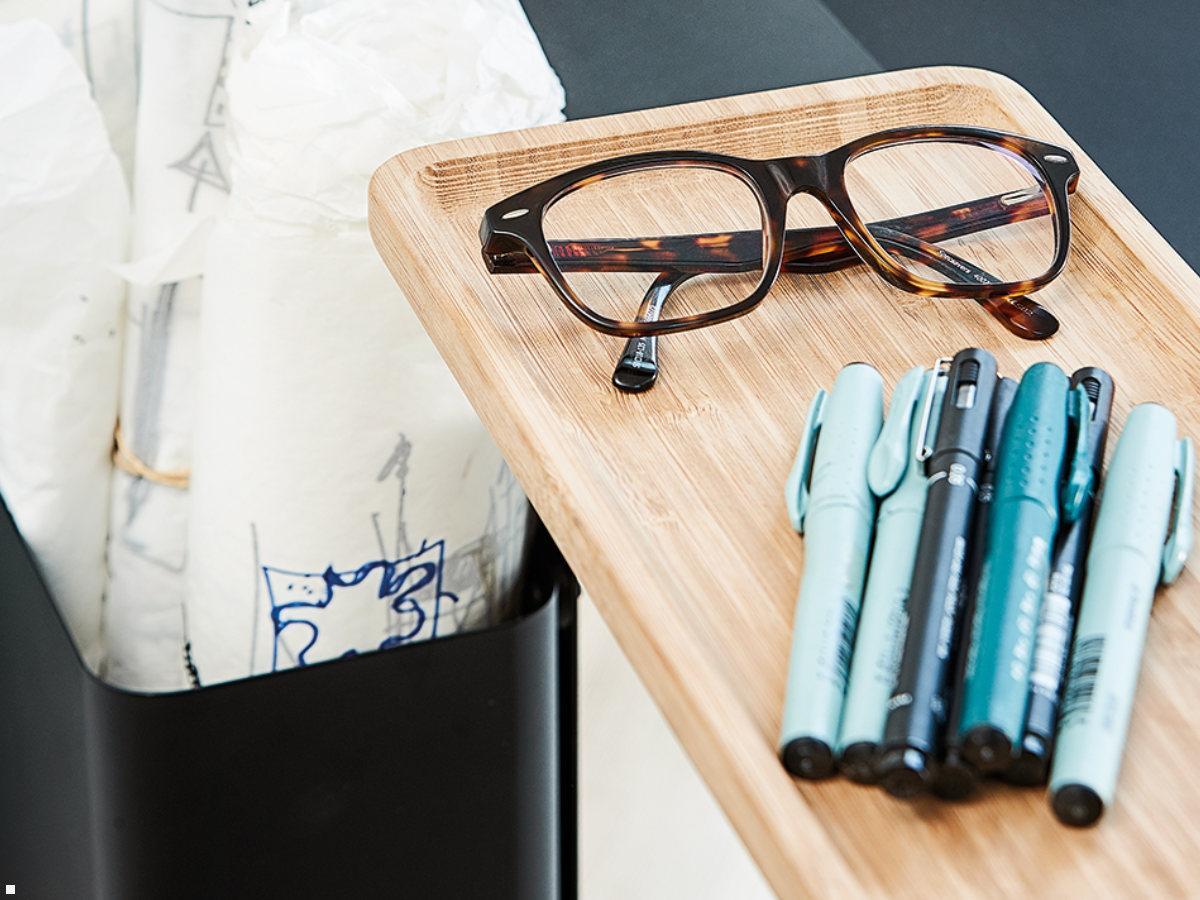 APTO Table Shelf Bamboo Stiftablage, 297x136mm Bambus mit Tischklemme mattschwarz Danish Design  APTO Table Shelf Bamboo Stiftablage, 297x136mm Bambus mit Tischklemme mattschwarz Danish Design