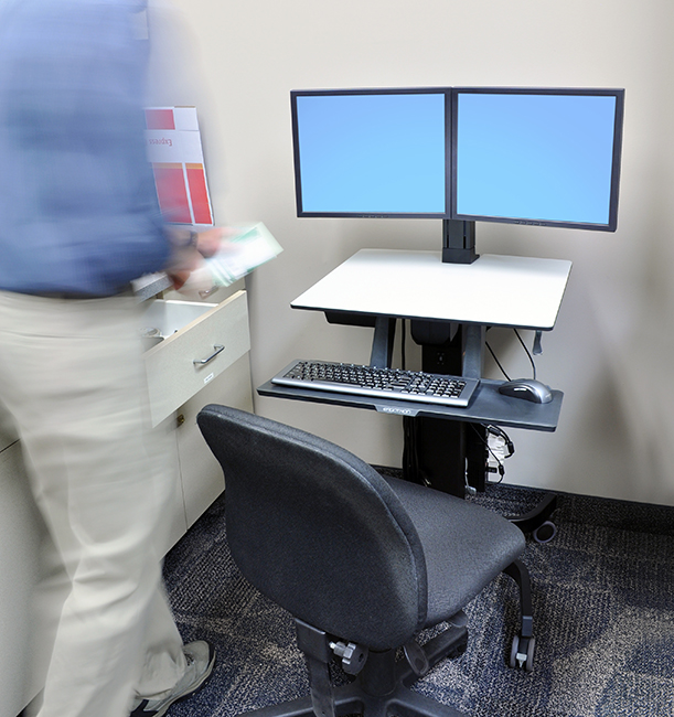 Ergotron WorkFit-C 24-214-085 Steh-Sitz-Arbeitsplatz Betrieb
