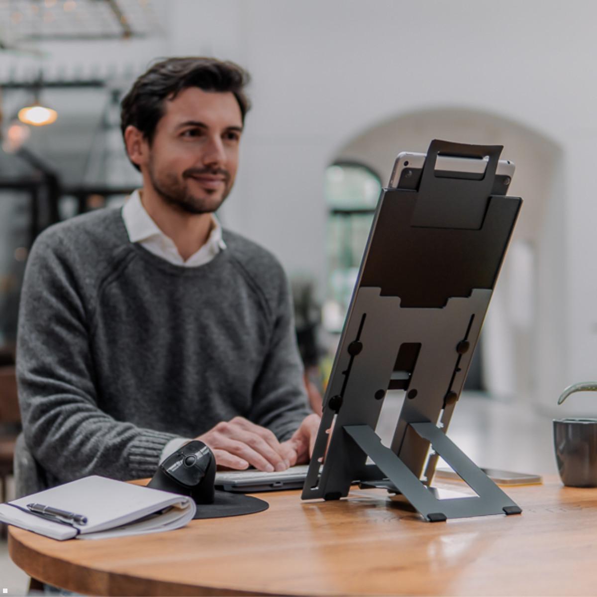 BakkerElkhuizen Laptopständer / Tabletständer Ergo-Q Hybrid Pro (BNEQHPDG) Anwendung mit Tablet BakkerElkhuizen Laptopständer / Tabletständer Ergo-Q Hybrid Pro (BNEQHPDG) Anwendung mit Tablet