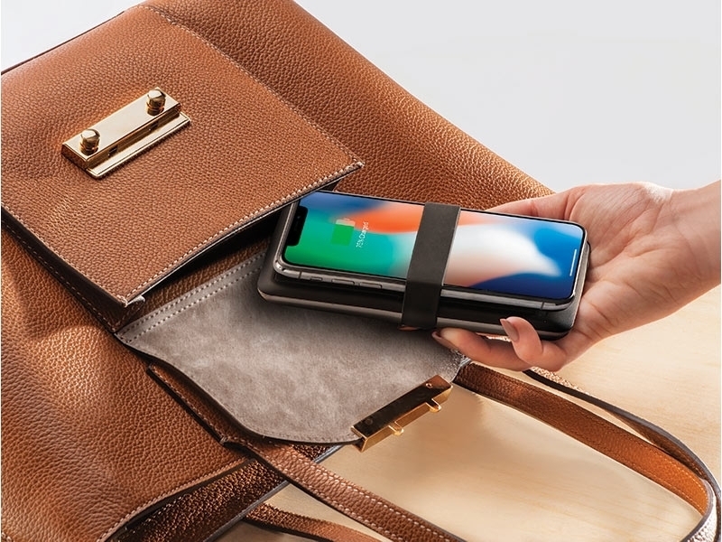 miniBatt MB-PGOO kabellose Qi-Powerbank für Smartphones praktischer Transport