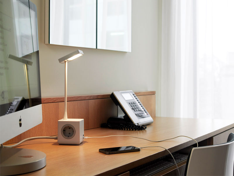 CBS Cubert LED Tischleuchte mit USB