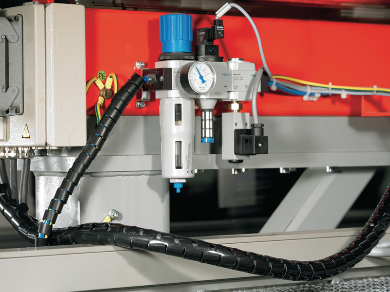 HellermannTyton Kabelbündelschlauch HWPP25L2 (161-64415) weiß Anwendung an Maschinen HellermannTyton Kabelbündelschlauch HWPP25L2 (161-64415) weiß Anwendung an Maschinen