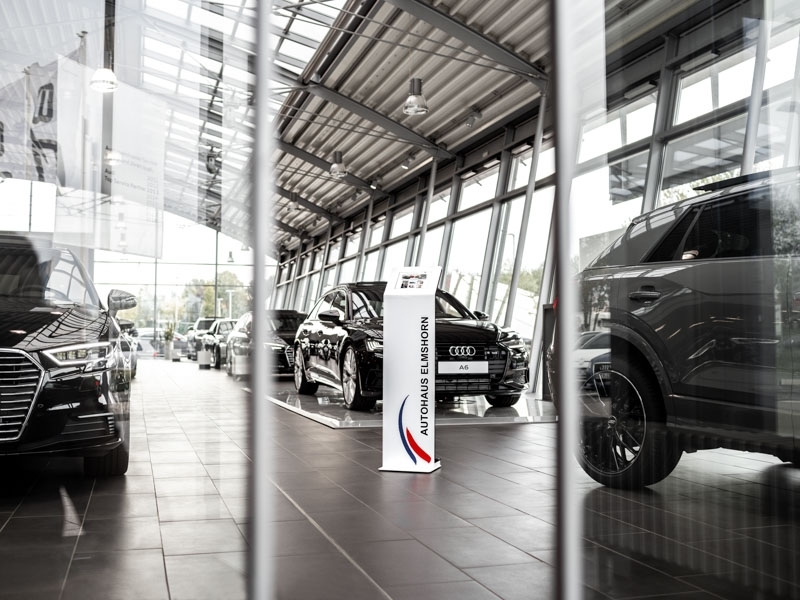 TabLines TBS064 Design Tabletständer quer mit Akku, iPad 9.7 (2018) Autohaus Showroom TabLines TBS064 Design Tabletständer quer mit Akku, iPad 9.7 (2018) Autohaus Showroom