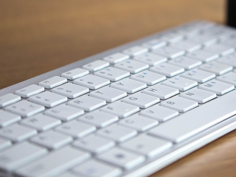 R-Go Compact flache Tastatur QWERTZ (DE) RGOECQZW, weiß