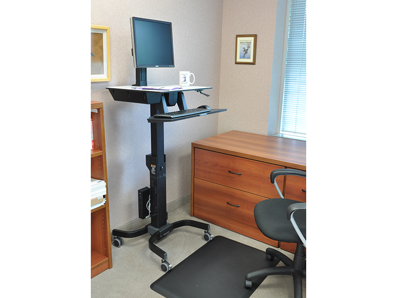Ergotron WorkFit-C Steh-Sitz-Arbeitsplatz, Single Monitor HD (24-216-085) höhenverstellbar