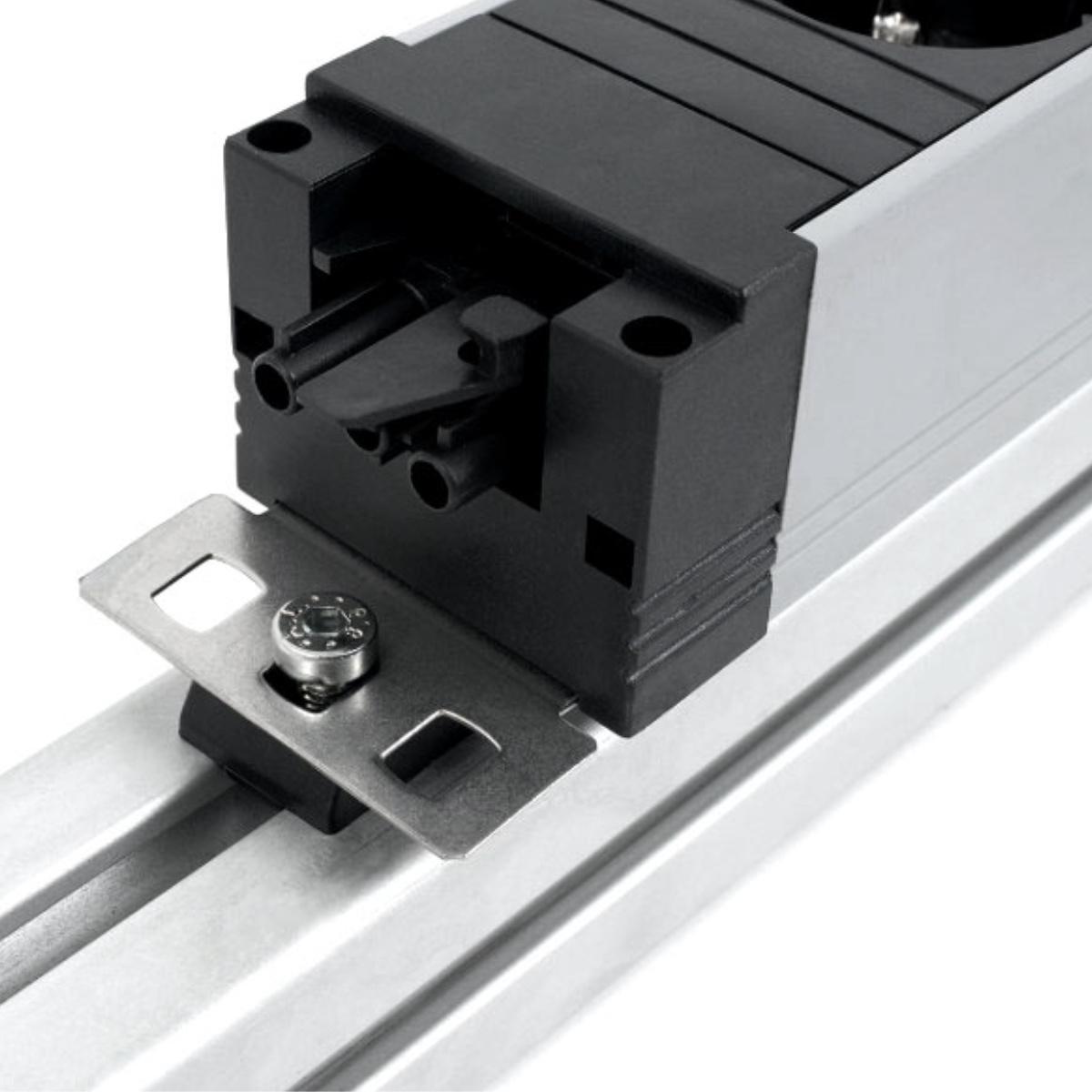 Bachmann STEP ALU 3-fach Steckdosenleiste mit 1x CM (906.0237) Befestigung