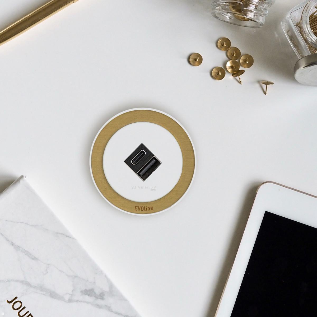 EVOline One Einbausteckdose mit USB-Charger A/C, weiß, Anwendung, Abb. ähnlich EVOline One Einbausteckdose mit USB-Charger A/C, weiß, Anwendung, Abb. ähnlich