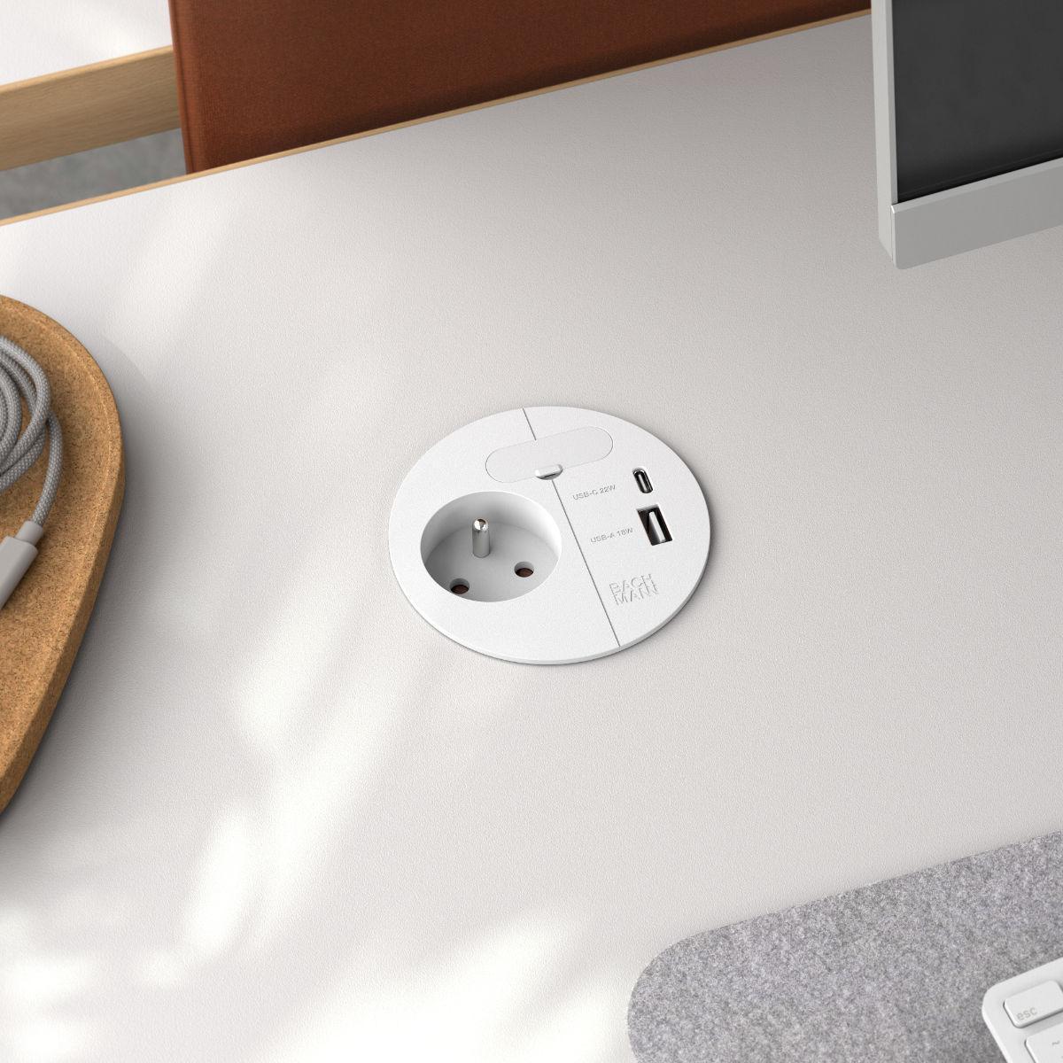 Bachmann LOOP IN CHARGE UTE Steckdose USB A/C Winkelstecker, weiß (938.302), Anwendungsbeispiel Bachmann LOOP IN CHARGE UTE Steckdose USB A/C Winkelstecker, weiß (938.302), Anwendungsbeispiel